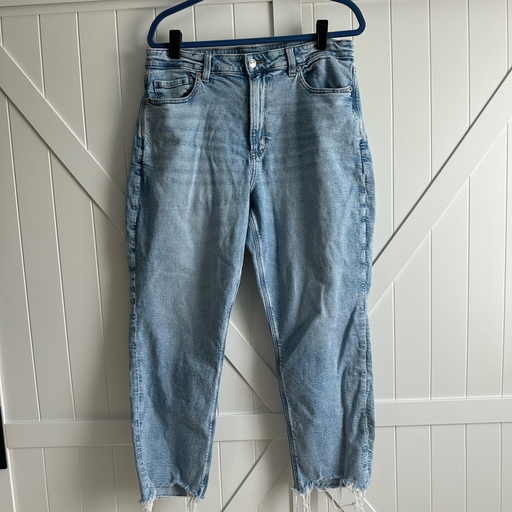 American Eagle Mom Jeans Size 12 Short Distressed Raw Hem Light Wash Denim